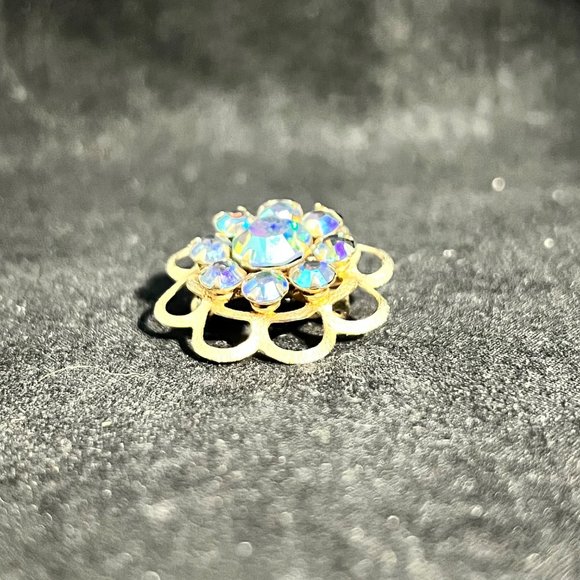 Vintage Pair Of Gold Tone Aurora Borealis Rhinestone Flower Brooches (3409) - Picture 8 of 9